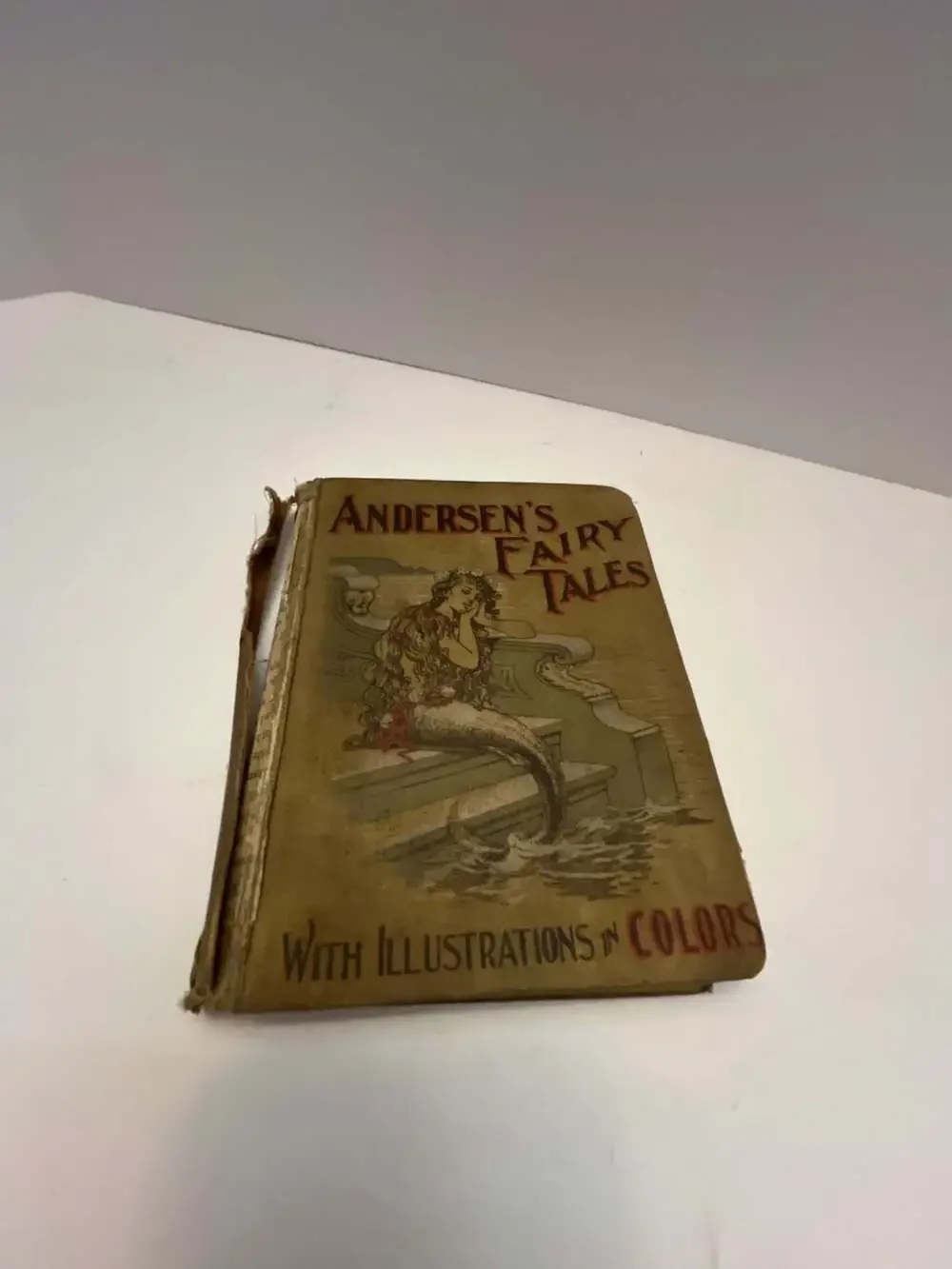 Andersen's Fairy Tales with Illustrations in Colors (Vintage Hardcover Edition)